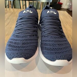 APL TechLoom Wave  Running shoe Men 8 Women 9.5